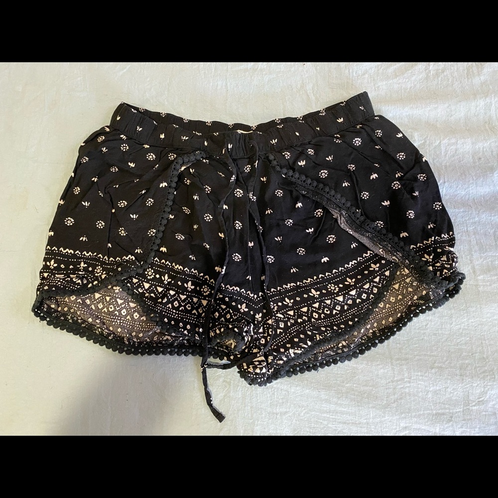 Hollister Loose Patterned Shorts